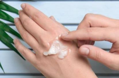 Các bác sĩ da liễu khuyên bạn nên ngừng dùng những sản phẩm làm đẹp dưới đây vì chỉ lãng phí tiền vô ích