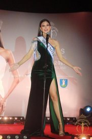 Váy dạ hội sến sẩm ở Hoa hậu Siêu quốc gia